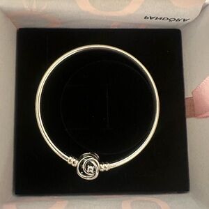 Pandora Moments Encircled Clasp Bangle